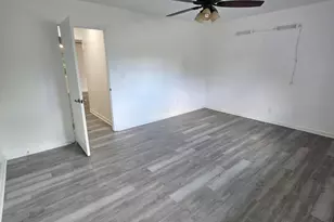 8305 Hogan Rd, Jacksonville, FL 32216 - Photo 16