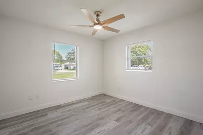 911 SE Dolphin Drive, Stuart, FL 34996 - Photo 14