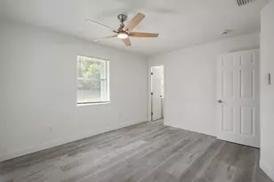 911 SE Dolphin Dr, Stuart, FL 34996 - Photo 22