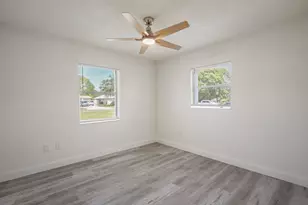 911 SE Dolphin Dr, Stuart, FL 34996 - Photo 18