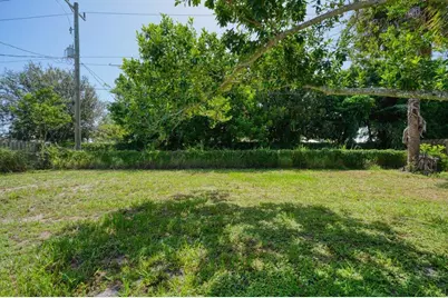 911 SE Dolphin Drive, Stuart, FL 34996 - Photo 24