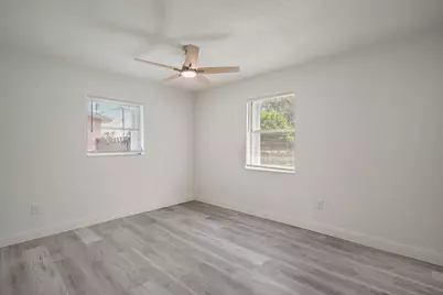 911 SE Dolphin Drive, Stuart, FL 34996 - Photo 16