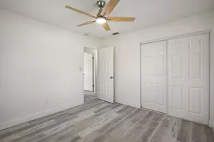 911 SE Dolphin Dr, Stuart, FL 34996 - Photo 20