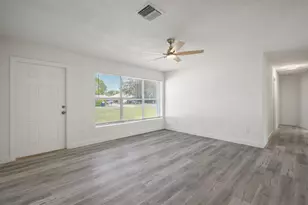 911 SE Dolphin Dr, Stuart, FL 34996 - Photo 10