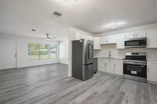 911 SE Dolphin Dr, Stuart, FL 34996 - Photo 12