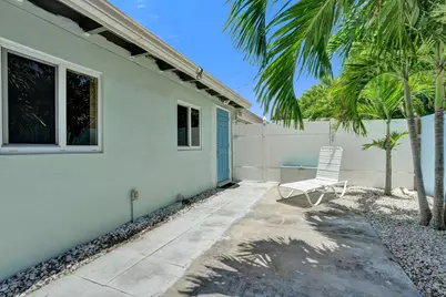 230 NE 45th Street, Oakland Park, FL 33334 - Photo 18