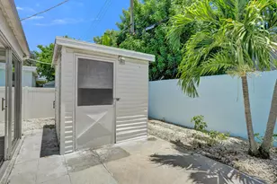 230 NE 45th St, Oakland Park, FL 33334 - Photo 16