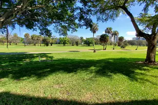 3800 Oaks Clubhouse Dr, Pompano Beach, FL 33069 - Photo 24