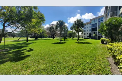 3800 Oaks Clubhouse Drive #112, Pompano Beach, FL 33069 - Photo 22