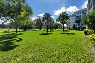 3800 Oaks Clubhouse Dr, Pompano Beach, FL 33069 - Photo 22