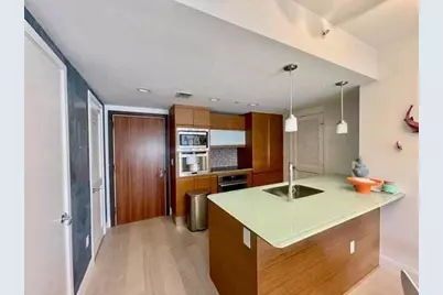 5875 Collins Avenue #1606, Miami Beach, FL 33140 - Photo 2