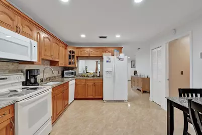 6134 E Wauconda Way E, Lake Worth, FL 33463 - Photo 10
