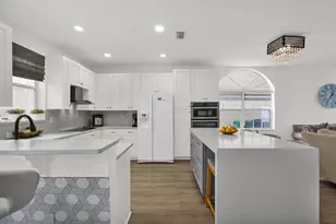 527 NW 87th Ln, Coral Springs, FL 33071 - Photo 8