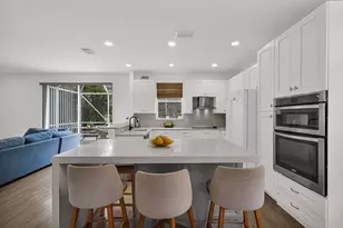 527 NW 87th Ln, Coral Springs, FL 33071 - Photo 2