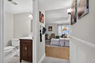 709 Lori Dr, Palm Springs, FL 33461 - Photo 4