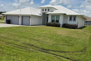 5231 NW Iredell St, Port Saint Lucie, FL 34986 - Photo 2
