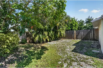 101 E Beverly Road E, Jupiter, FL 33469 - Photo 6