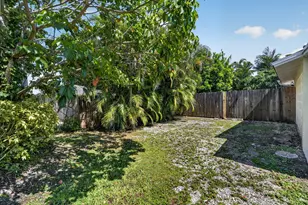 101 E Beverly Road E, Jupiter, FL 33469 - Photo 6