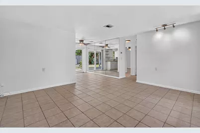 101 E Beverly Road E, Jupiter, FL 33469 - Photo 12