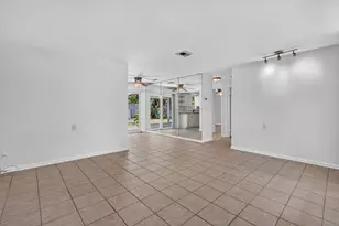 101 E Beverly Road E, Jupiter, FL 33469 - Photo 12
