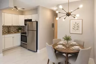 704 NE 23rd Dr, Wilton Manors, FL 33305 - Photo 2