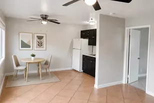 2621 NE 1st St, Pompano Beach, FL 33062 - Photo 2