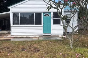2472 NE Pine Ave, Jensen Beach, FL 34957 - Photo 4