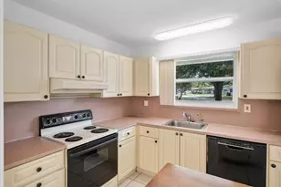 13988 Lake Lure Ct, Miami Lakes, FL 33014 - Photo 4