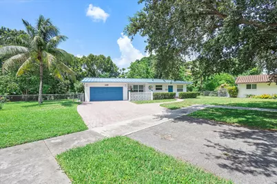 13988 Lake Lure Court, Miami Lakes, FL 33014 - Photo 4