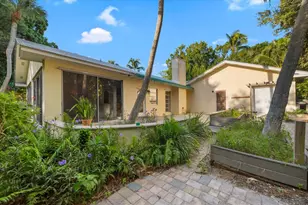24/22 Via Lucindia Dr, Sewalls Point, FL 34996 - Photo 8