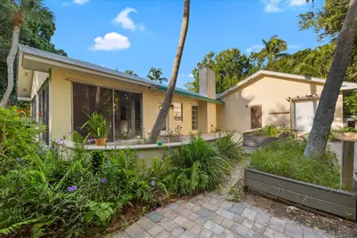 24/22 Via Lucindia Drive, Sewalls Point, FL 34996 - Photo 8