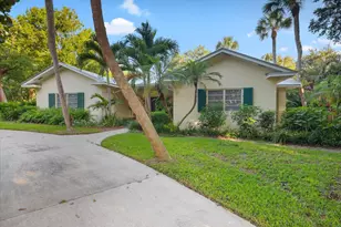24/22 Via Lucindia Dr, Sewalls Point, FL 34996 - Photo 4