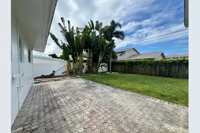 924 SE 8th Court, Deerfield Beach, FL 33441 - Photo 16