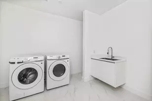 700 NE 24th St, Miami, FL 33137 - Photo 24