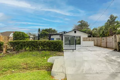 3394 SE Jefferson Street, Stuart, FL 34997 - Photo 1