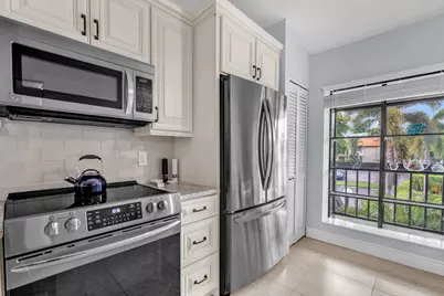 3318 Lucerne Park Drive, Greenacres, FL 33467 - Photo 6