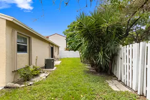13945 Langley Pl, Davie, FL 33325 - Photo 36