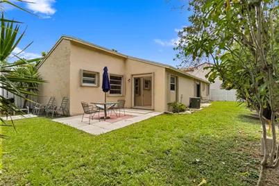 13945 Langley Place, Davie, FL 33325 - Photo 10