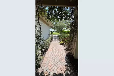 102 SE Rio Palermo, Port Saint Lucie, FL 34984 - Photo 4