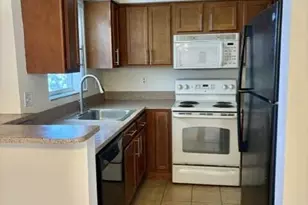 7610 Westwood Dr, Tamarac, FL 33321 - Photo 4