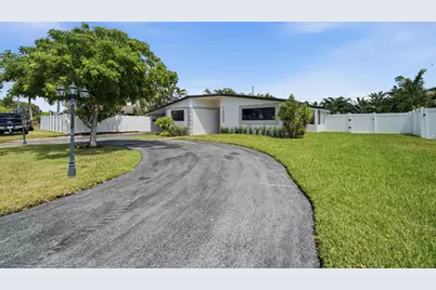 1333 SE 8th Street, Deerfield Beach, FL 33441 - Photo 2