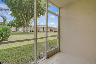 400 Village Green Cir W, Palm Springs, FL 33461 - Photo 24