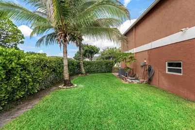 139 Royal Pine Circle S, Royal Palm Beach, FL 33411 - Photo 20