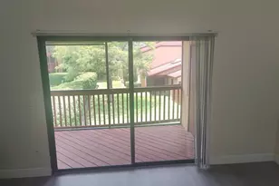 302 Lakeview Dr E, Royal Palm Beach, FL 33411 - Photo 8