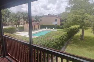 302 Lakeview Dr E, Royal Palm Beach, FL 33411 - Photo 10
