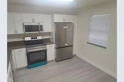 302 Lakeview Drive E #302, Royal Palm Beach, FL 33411 - Photo 2
