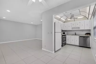 40 Burgundy A, Delray Beach, FL 33484 - Photo 12