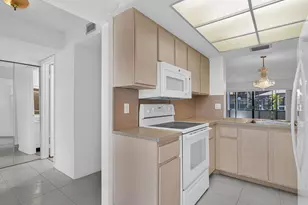 2011 SW 15th St, Deerfield Beach, FL 33442 - Photo 20