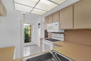 2011 SW 15th St, Deerfield Beach, FL 33442 - Photo 20