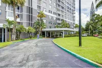 3850 Washington Street #812, Hollywood, FL 33021 - Photo 1